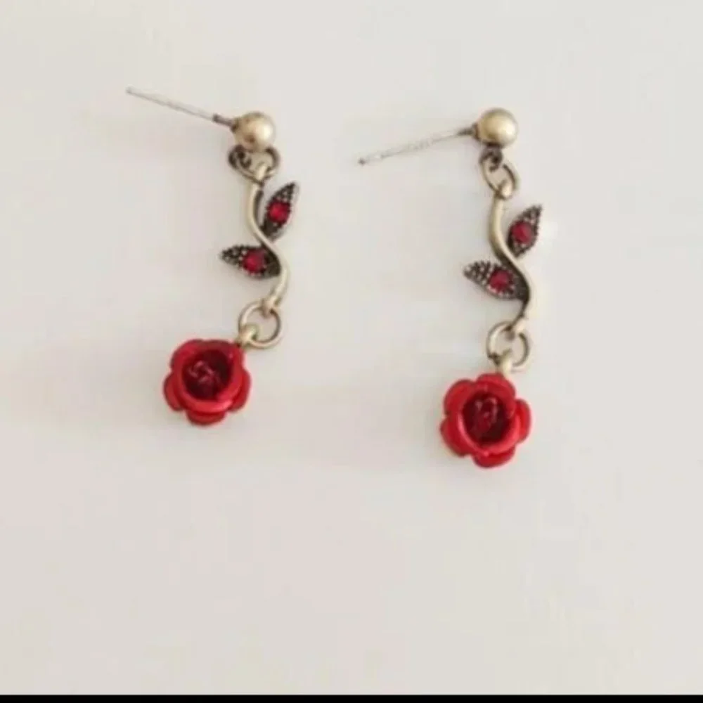 Beautiful Betsey Johnson Rose Necklace, Bracelet Earring Set - Picture 3 of 4